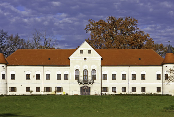 Lužnica Manor