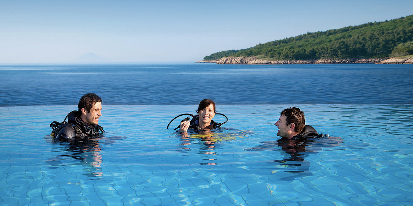 Tauchschule im Infinitypool bei Marina Camping Resort