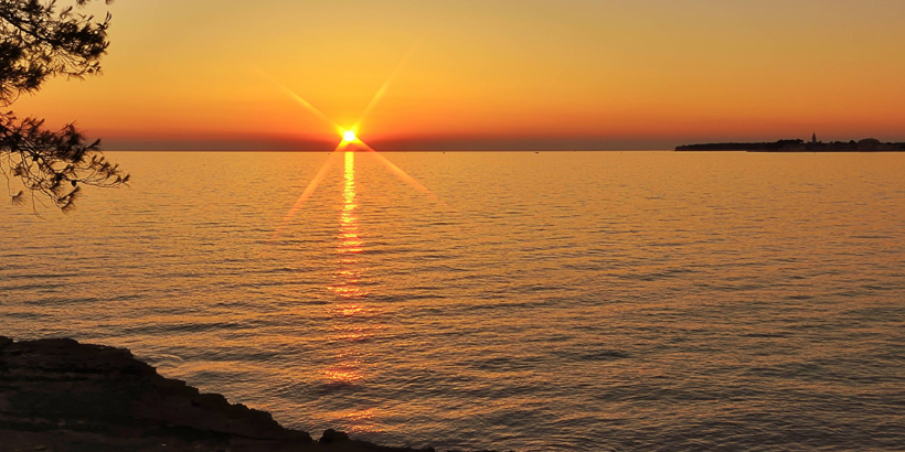 Wandern in den Lagunen bei Poreč Sonnenuntergang