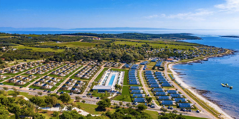 Akkurate Anordnung der Parzellen im Arena Kažela Campsite in Medulin