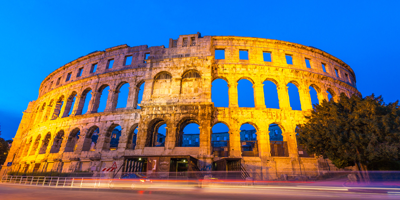 Arena Pula Istrien Nachtaufnahme