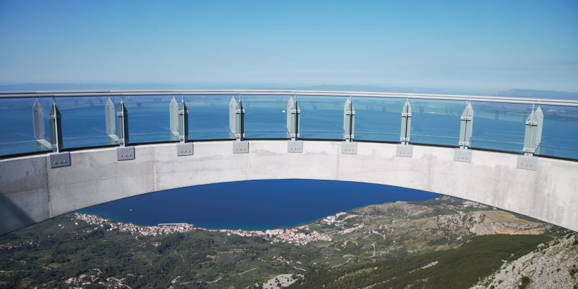 Skywalk-Biokovo-mit-Panorama-Blick-auf-die-Adria