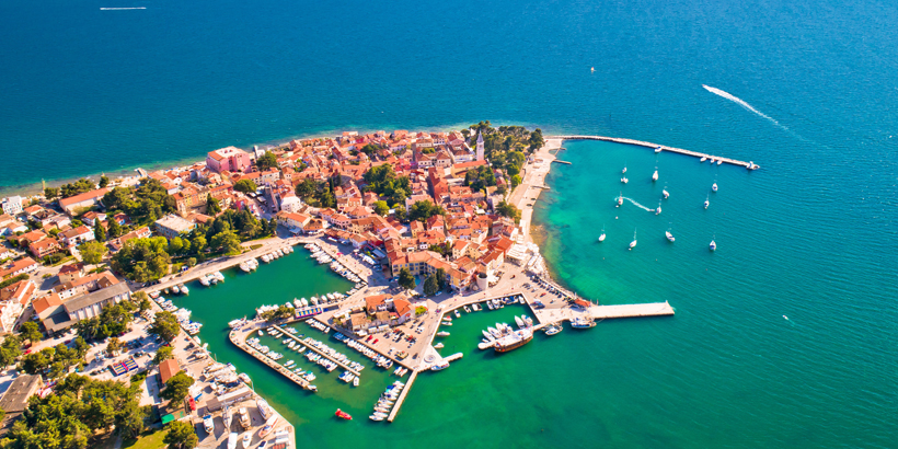 Zeitreise im KuK Marine Museum in Novigrad Luftbild Altstadt